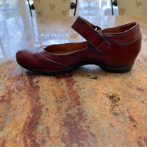 Pikolinos shoes. Size 40. I wear a size 10 and these fit perfect. Worn two times - Picture 2 of 5